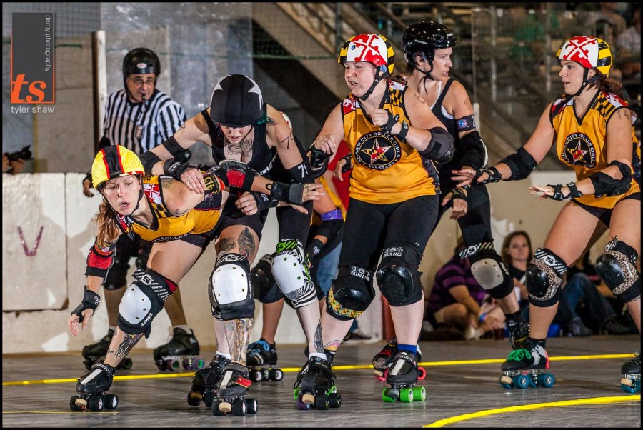 Holly Go Hardly uses her assest, Hittsburgh is coming up to help. Photo by Tyler Shaw